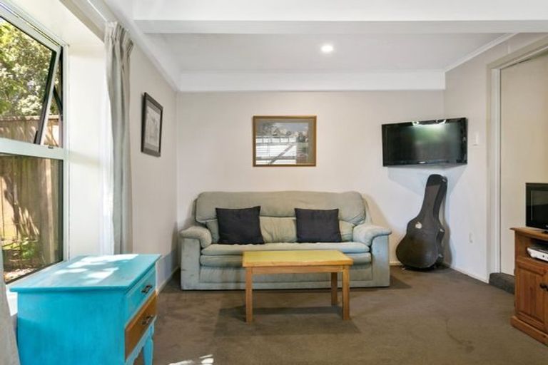 Photo of property in 33 Sunset Street, Hilltop, Taupo, 3330