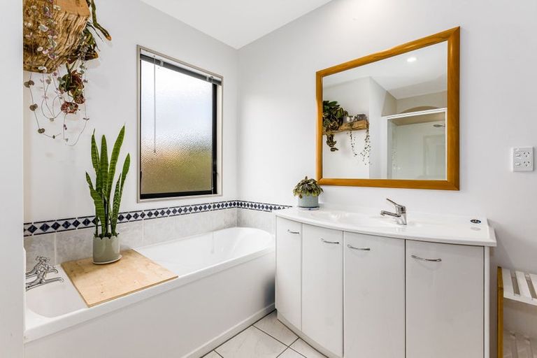 Photo of property in 11 Glengavel Grove, Papakowhai, Porirua, 5024