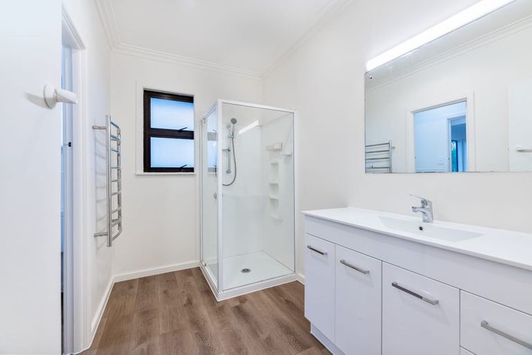 Photo of property in 34 Savoy Road, Glen Eden, Auckland, 0602