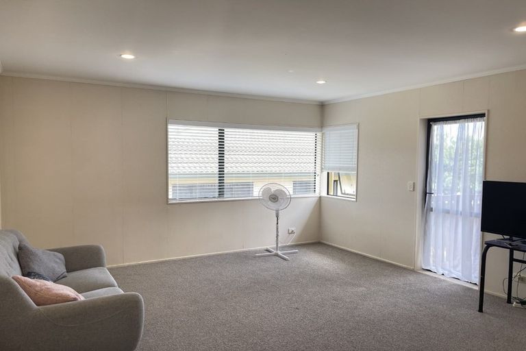 Photo of property in 12 John Brooke Crescent, East Tamaki Heights, Auckland, 2016