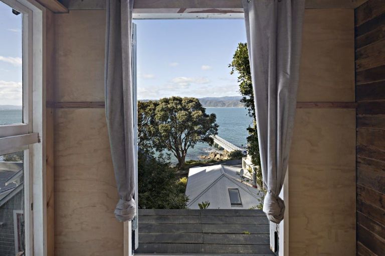 Photo of property in 397 Karaka Bay Road, Karaka Bays, Wellington, 6022