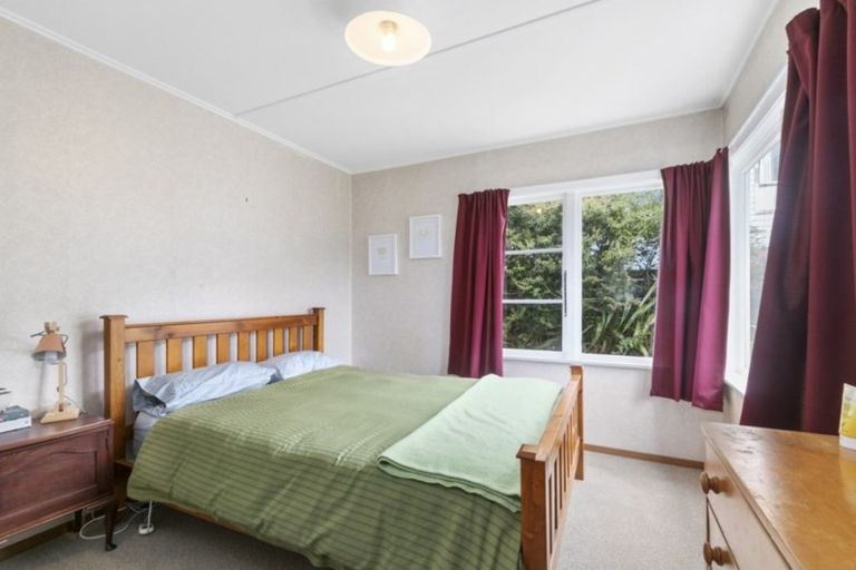 Photo of property in 21 Gardiner Grove, Wainuiomata, Lower Hutt, 5014
