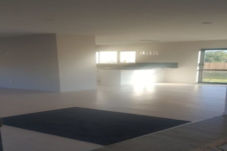 Photo of property in 3 Makora Road, Massey, Auckland, 0614