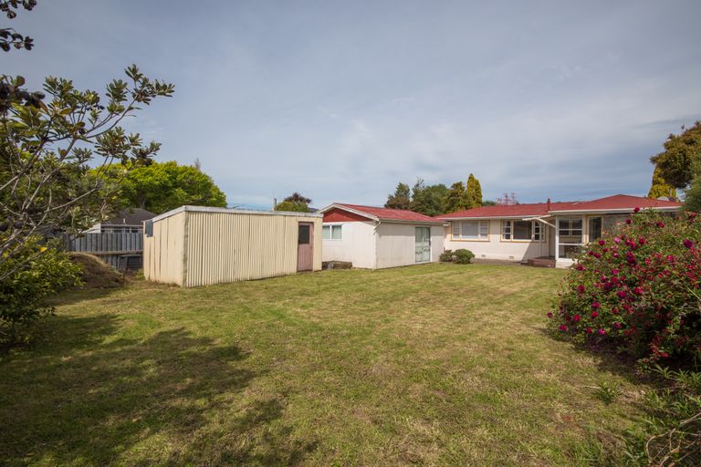 Photo of property in 23 Featherston Street, Takaro, Palmerston North, 4412