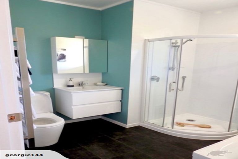 Photo of property in 6 Sheehan Road, Te Atatu South, Auckland, 0610