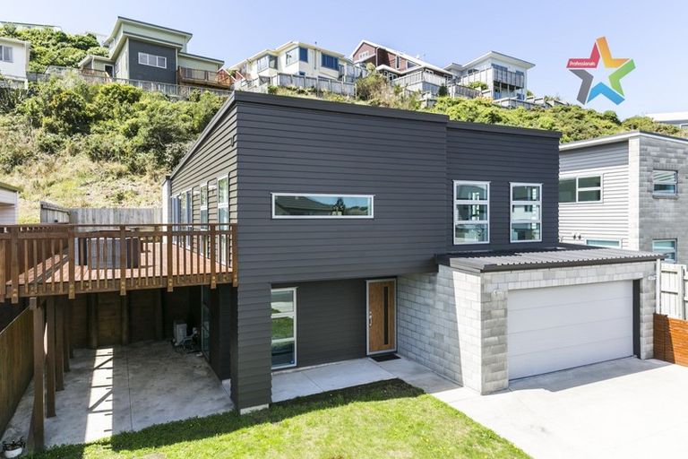 Photo of property in 17 Cresswell Place, Johnsonville, Wellington, 6037