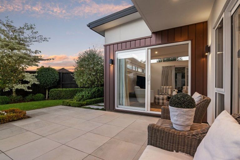 Photo of property in 128 Fendalton Road, Fendalton, Christchurch, 8052