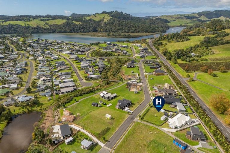 Photo of property in 1 Tinirau Place, Cooks Beach, 3591