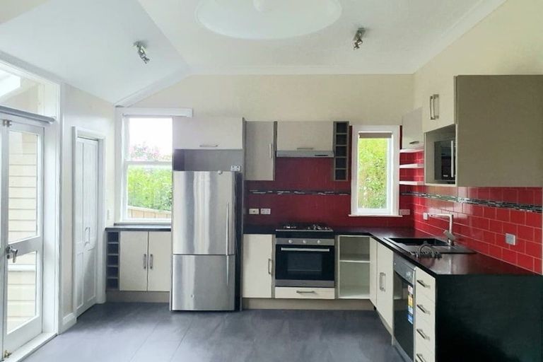 Photo of property in 64 Central Terrace, Kelburn, Wellington, 6012
