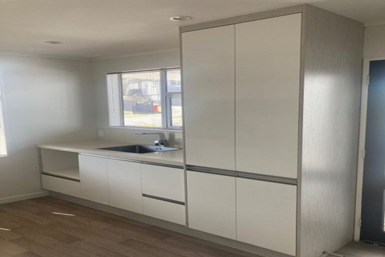 Photo of property in 8 Yemen Place, Ascot Park, Porirua, 5024