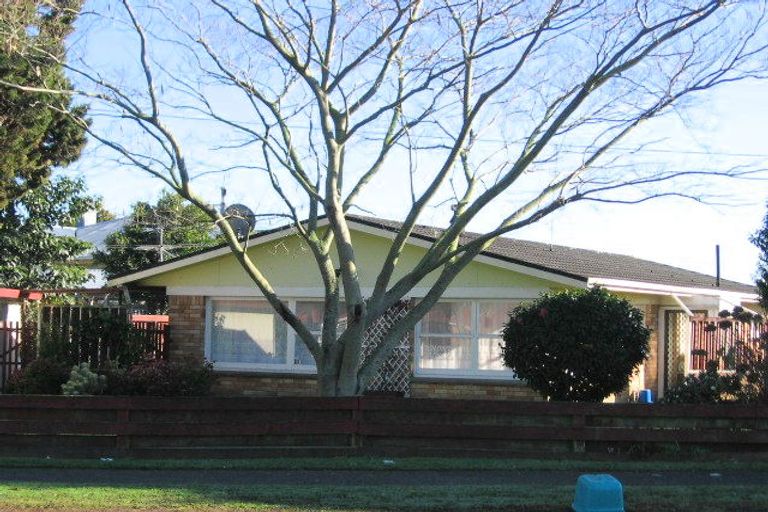Photo of property in 2/40 Clevedon Road, Papakura, 2110