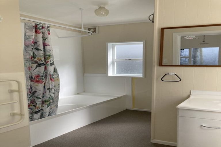 Photo of property in 27 Mckinley Crescent, Brooklyn, Wellington, 6021