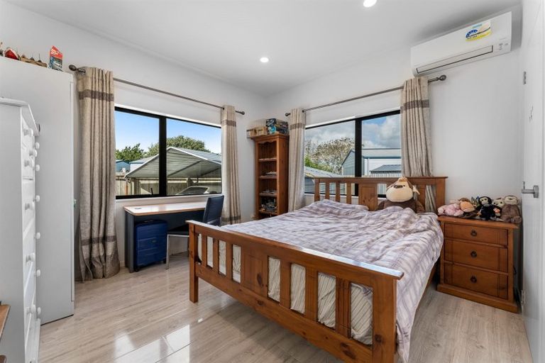 Photo of property in 9 Gwendoline Avenue, Te Atatu Peninsula, Auckland, 0610