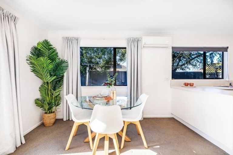 Photo of property in 52a Vivian Street, Burwood, Christchurch, 8083