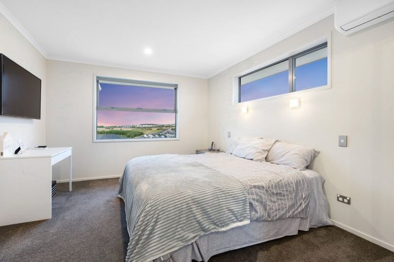 Photo of property in 28 Resolution Drive, Gulf Harbour, Whangaparaoa, 0930