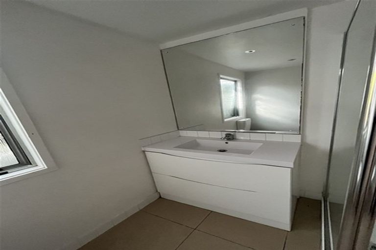 Photo of property in 424 Old Te Atatu Road, Te Atatu Peninsula, Auckland, 0610