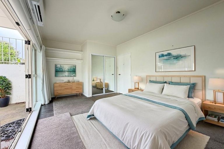 Photo of property in Mcfarlane Mews, 6/2 Mcfarlane Street, Mount Victoria, Wellington, 6011