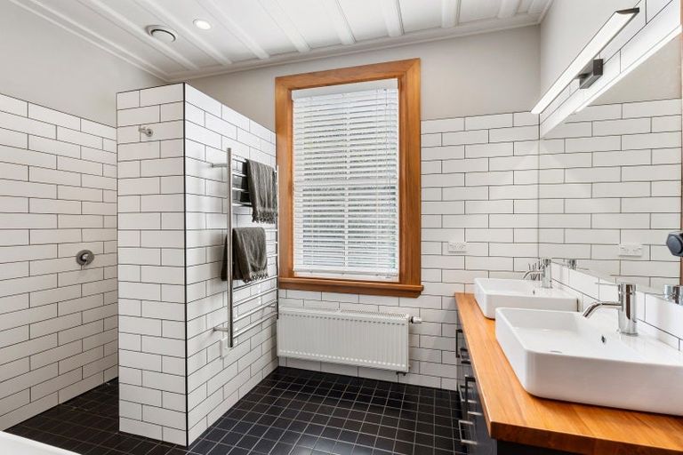 Photo of property in 16 Brewster Street, Bluff Hill, Napier, 4110