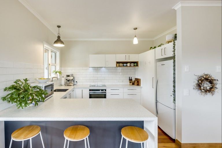 Photo of property in 14 Barker Road, Marewa, Napier, 4110