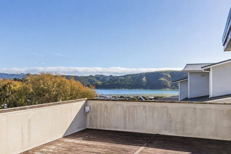 Photo of property in 8 Kiriwai Road, Paremata, Porirua, 5024