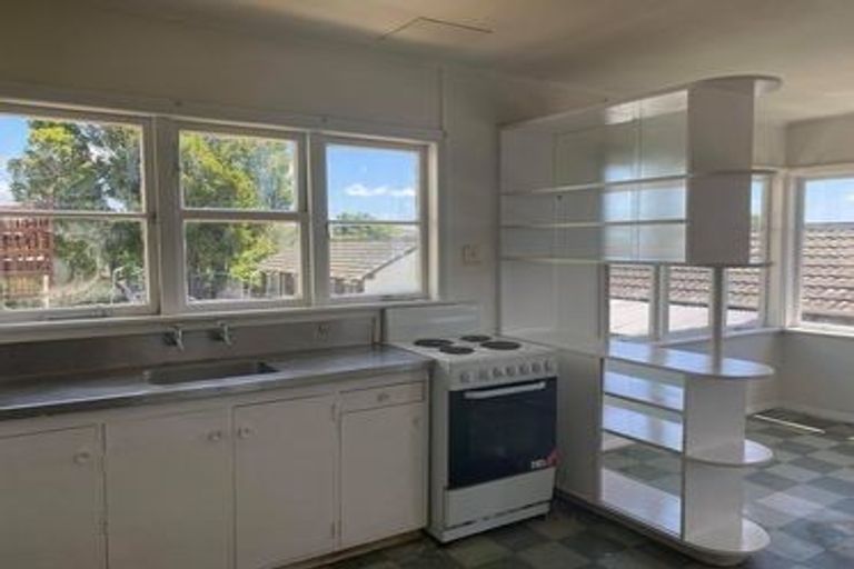 Photo of property in 84 Roberts Road, Te Atatu South, Auckland, 0610