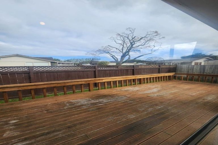 Photo of property in 1/34 Darren Crescent, Half Moon Bay, Auckland, 2012