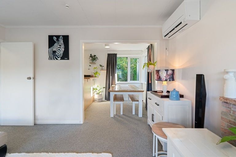 Photo of property in 123 Newlands Road, Newlands, Wellington, 6037