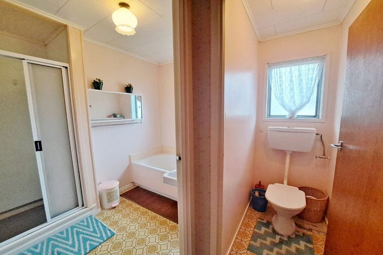 Photo of property in 94 Matipo Road, Te Atatu Peninsula, Auckland, 0610