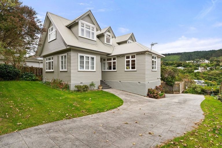 Photo of property in 30 Ngatitoa Street, Tawa, Wellington, 5028