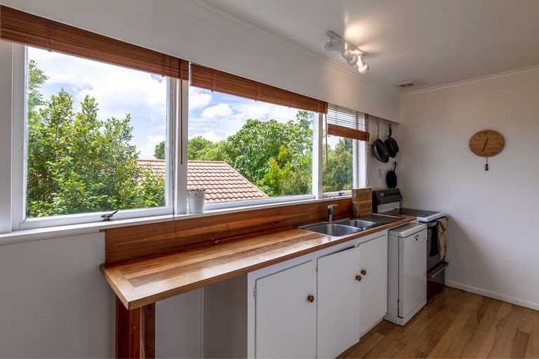 Photo of property in 40 Gill Avenue, Te Atatu Peninsula, Auckland, 0610