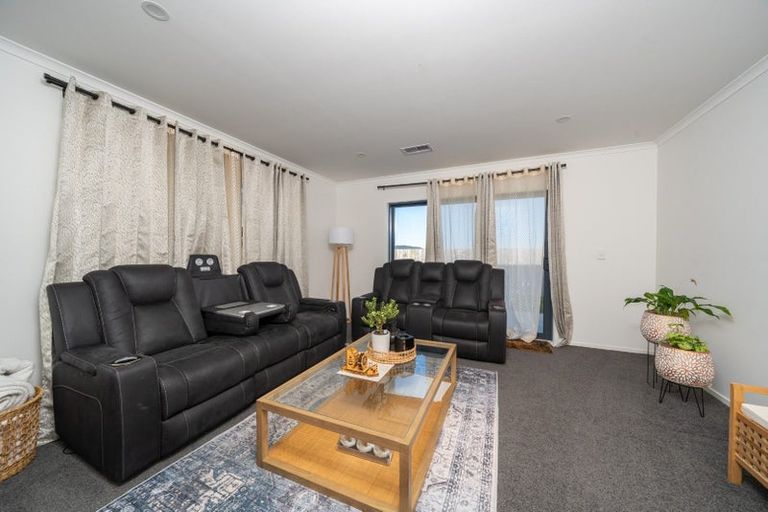 Photo of property in 9 Antigua Way, Grenada Village, Wellington, 6037