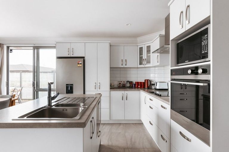 Photo of property in Waterview Estate, 33/4 Greystone Place, Omokoroa, 3114
