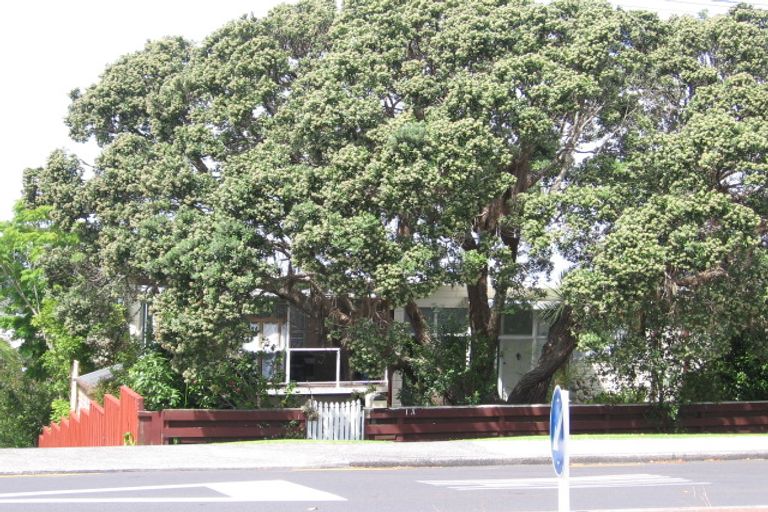 Photo of property in 1/1a Castor Bay Road, Castor Bay, Auckland, 0620
