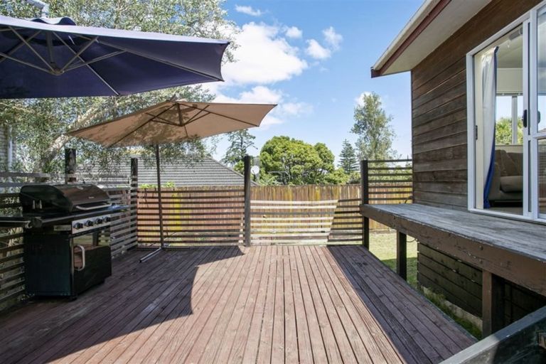 Photo of property in 97 Roberts Road, Te Atatu South, Auckland, 0610