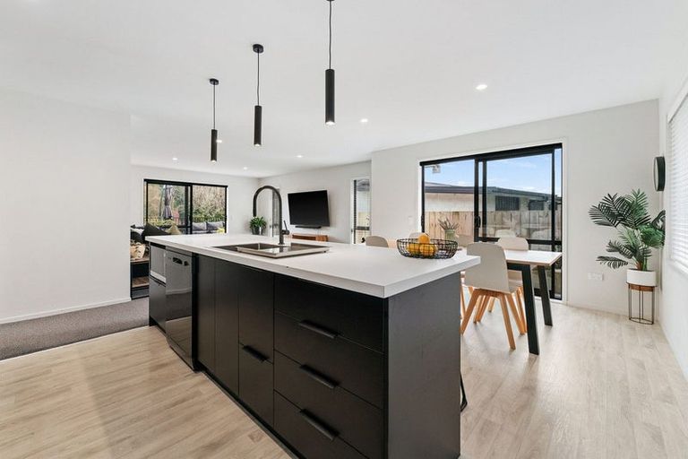 Photo of property in 32 Puhirake Crescent, Pyes Pa, Tauranga, 3112