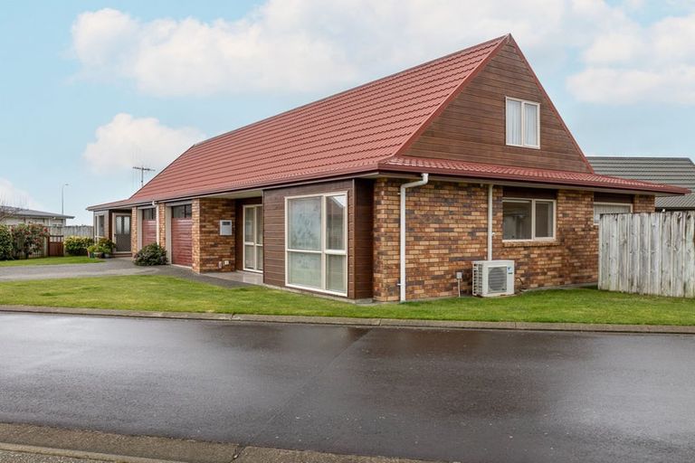 Photo of property in Rangeview Villas, 24/9 Fuller Close, Levin, 5510