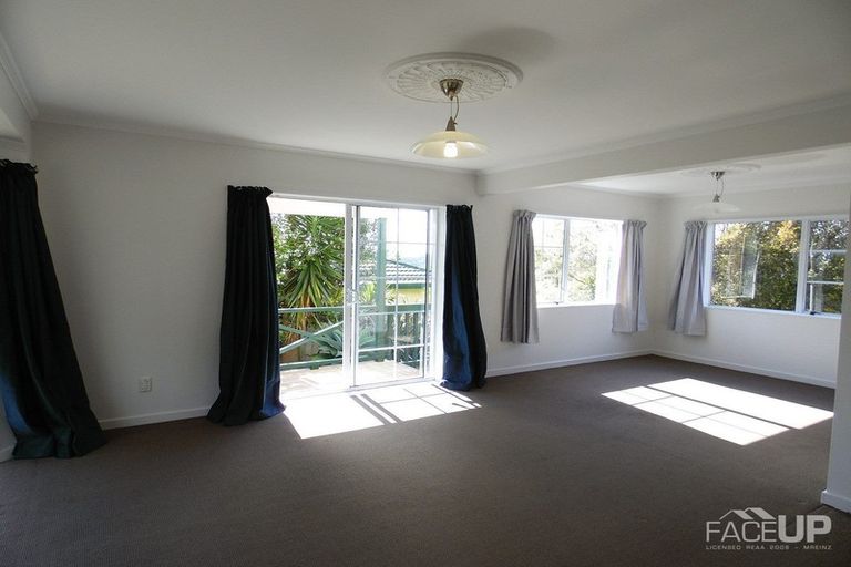 Photo of property in 1/150 Luckens Road, West Harbour, Auckland, 0618