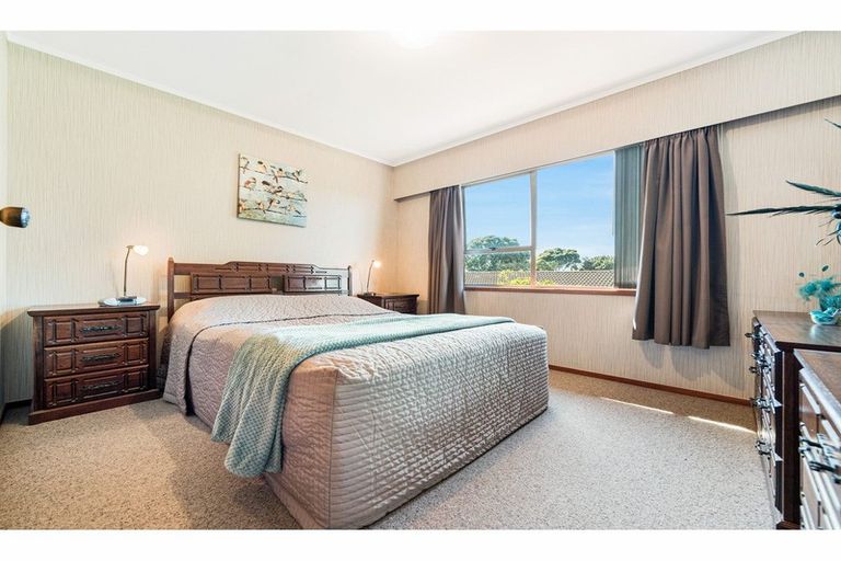 Photo of property in 27 Faith Bullock Place, New Lynn, Auckland, 0600