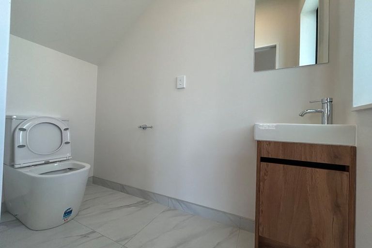 Photo of property in 215a Forrest Hill Road, Forrest Hill, Auckland, 0620
