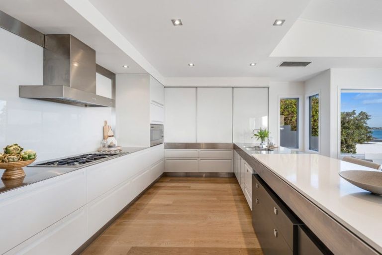 Photo of property in 5a Bucklands Beach Road, Bucklands Beach, Auckland, 2012