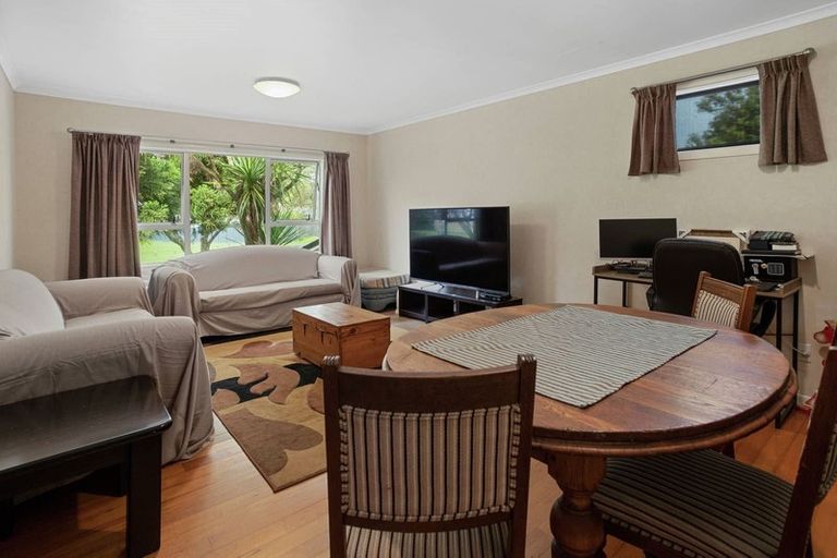Photo of property in 121 Ennis Avenue, Pakuranga Heights, Auckland, 2010