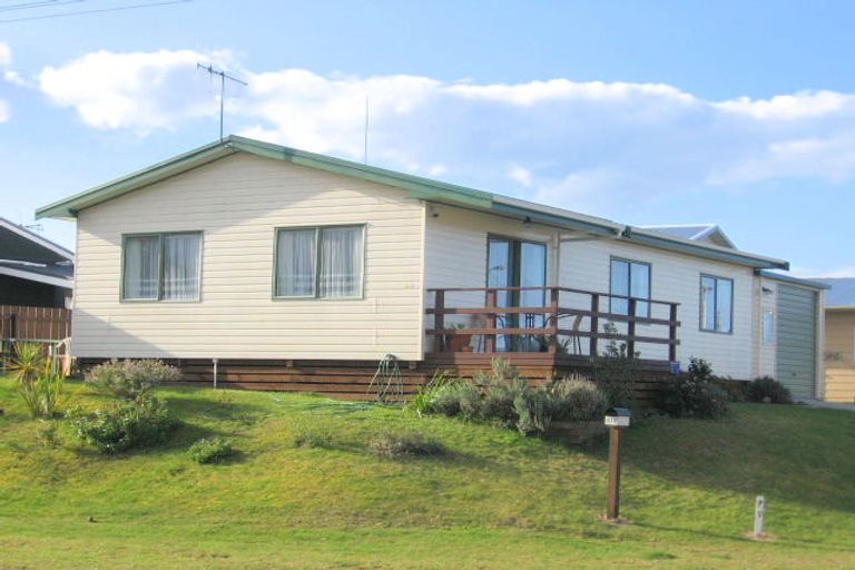 Photo of property in 410 Linton Crescent, Whangamata, 3620