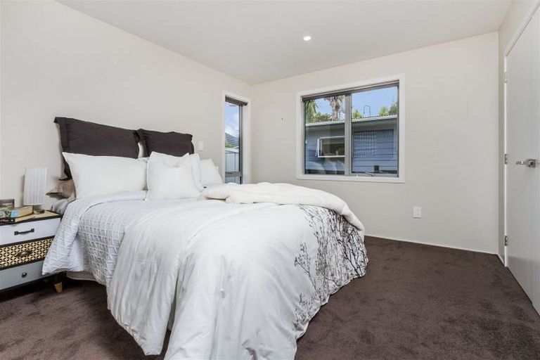 Photo of property in 208 Beach Haven Road, Beach Haven, Auckland, 0626