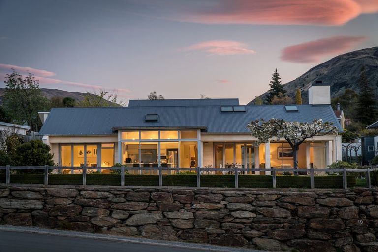 Photo of property in 19 Faulks Terrace, Wanaka, 9305