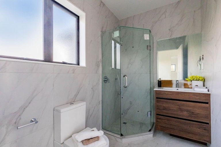 Photo of property in 2 Celestial Crescent, Orewa, 0931