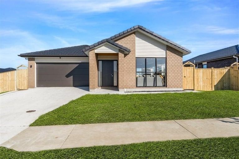 Photo of property in 28 Booker Drive, Tuakau, 2121
