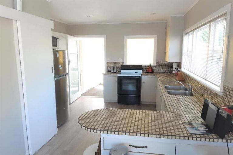 Photo of property in 17 Paterson Avenue, Pukekohe, 2120