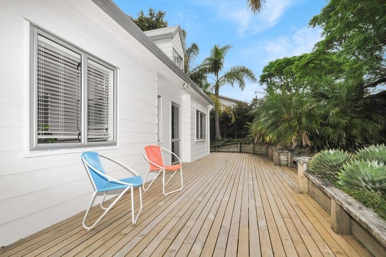 Photo of property in 19 Rehia Road, Massey, Auckland, 0614