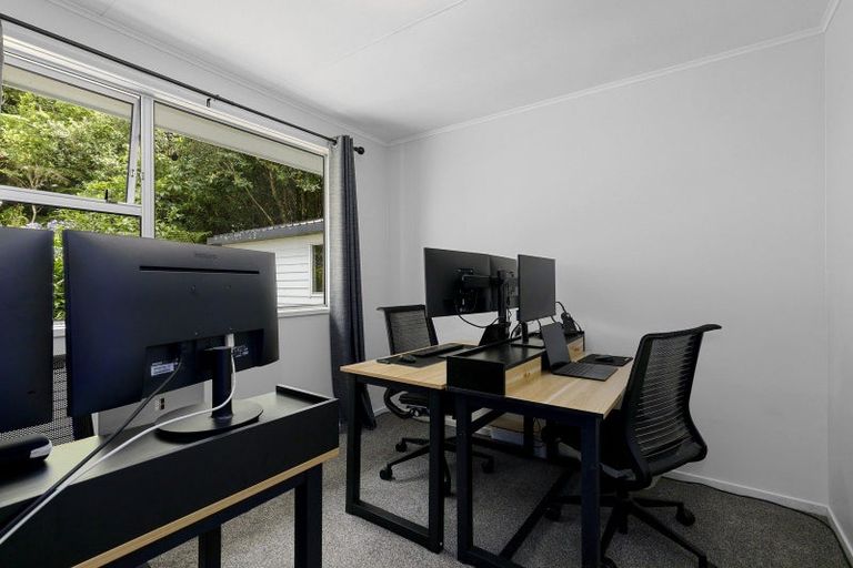 Photo of property in 7 Waipuna Grove, Stokes Valley, Lower Hutt, 5019