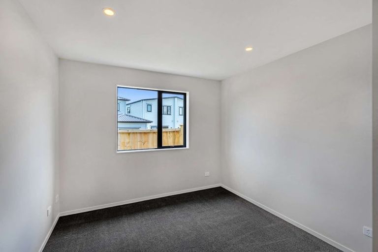Photo of property in 4 Rorotu Avenue, Karaka, 2113